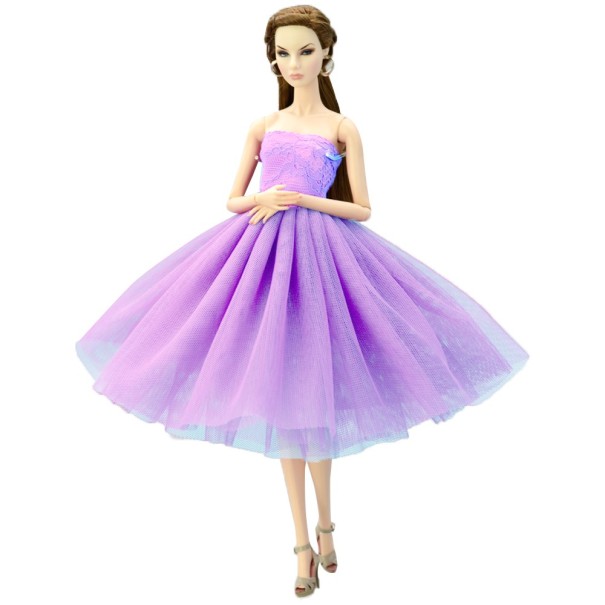 Elegantes Kleid für eine Puppe 1