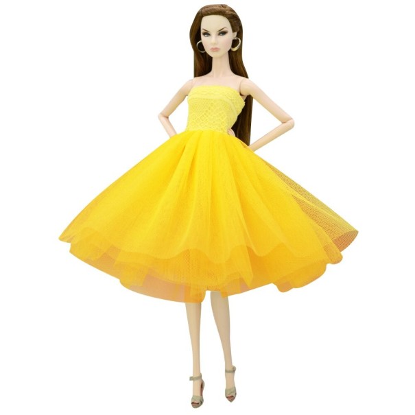 Elegantes Kleid für eine Puppe 8