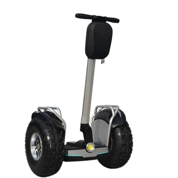 Elektrický segway s terénními pneumatikami Rychlost 20 km/h Dojezd 35-40 km Baterie 60 V 7,8 Ah Rozměry 108 x 84 x 49 cm Černý Do terénu 1