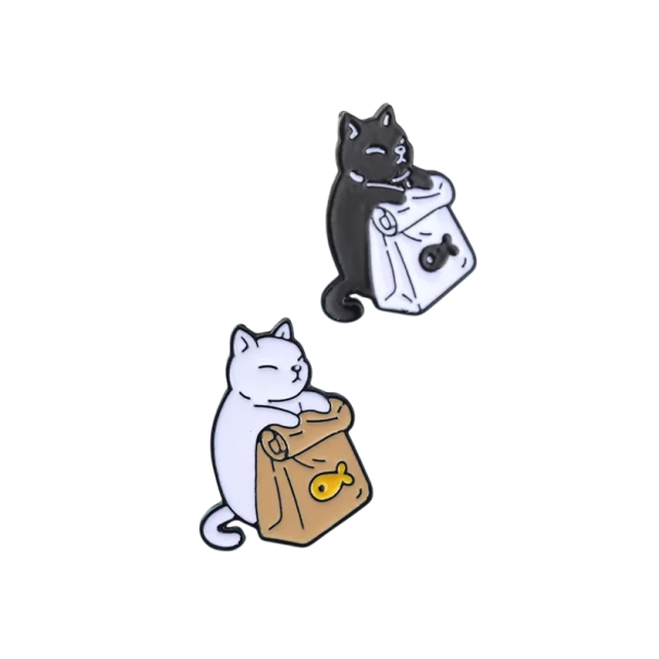 Ensemble de 2 épingles émaillées chat avec sac dessin animé en métal broches noires et blanches pour revers sac à dos vêtement accessoire 1