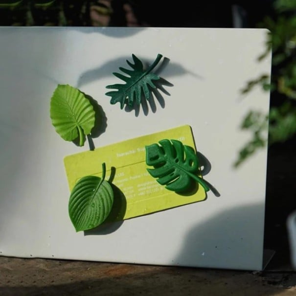 Ensemble de 3D magnets feuilles tropicales 4 pcs 3 cm décorations vertes pour réfrigérateur tableau et surfaces métalliques 1