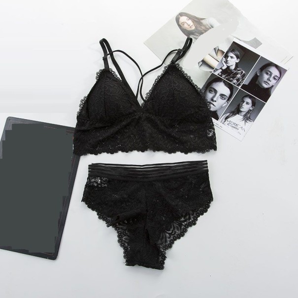 Ensemble en dentelle - Soutien-gorge et culottes noir