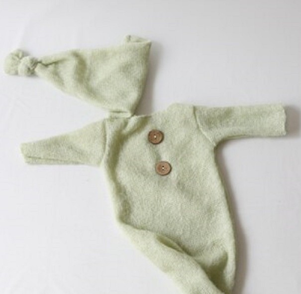 Ensemble enfant bonnet et grenouillère vert clair