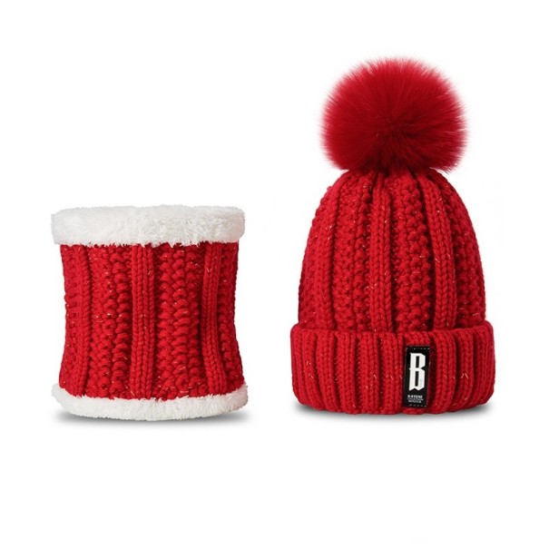 Ensemble féminin bonnet tricoté et col rouge