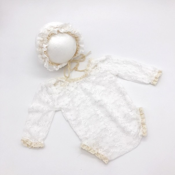 Ensemble nouveau-né bonnet et body blanc