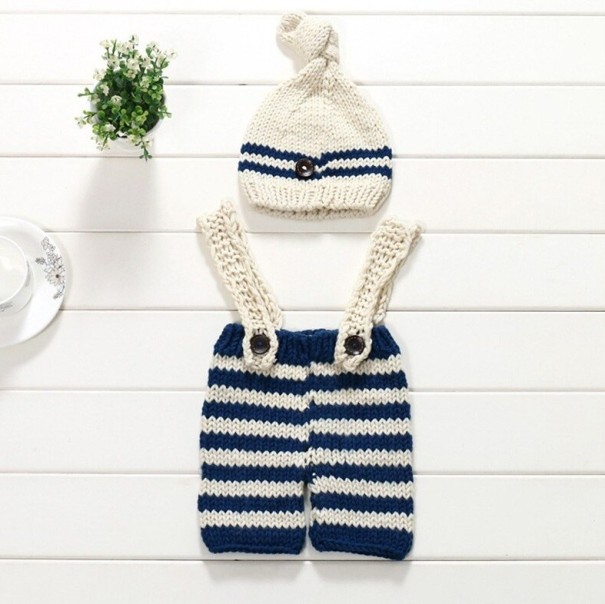 Ensemble tricoté pour garçon avec bonnet et pantalon 1