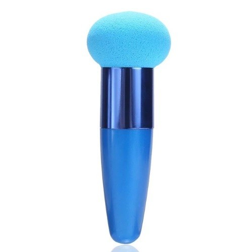 Esponja de maquillaje en un pincel 2