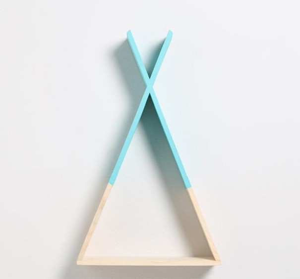 Estantería triangular azul claro