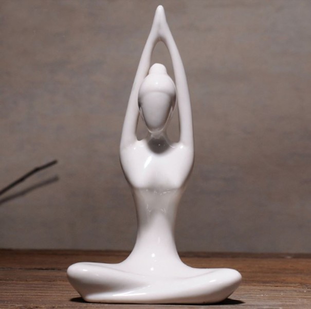 Estatuilla de cerámica de un yogui 2