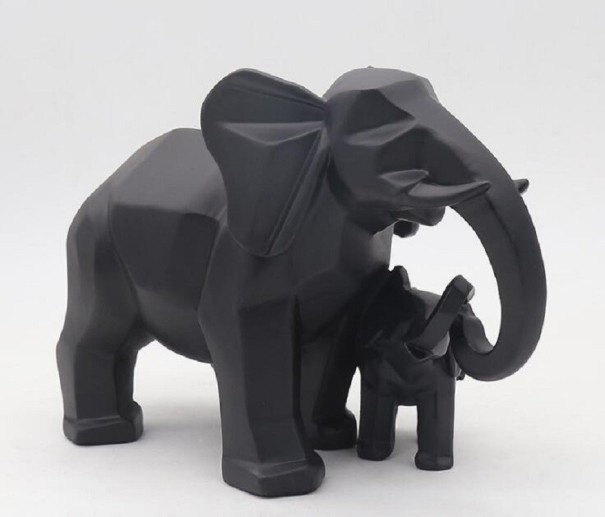 Estatuilla decorativa de un elefante y un bebé elefante. negro