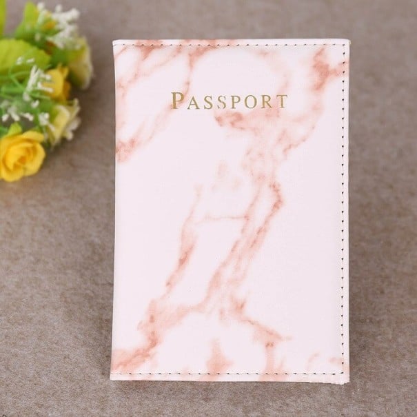 Estojo para passaporte com padrão mármore e inscrição dourada Passport Estojo para documentos em pele PU com bordas cosidas Dimensões 14 x 10 cm 5