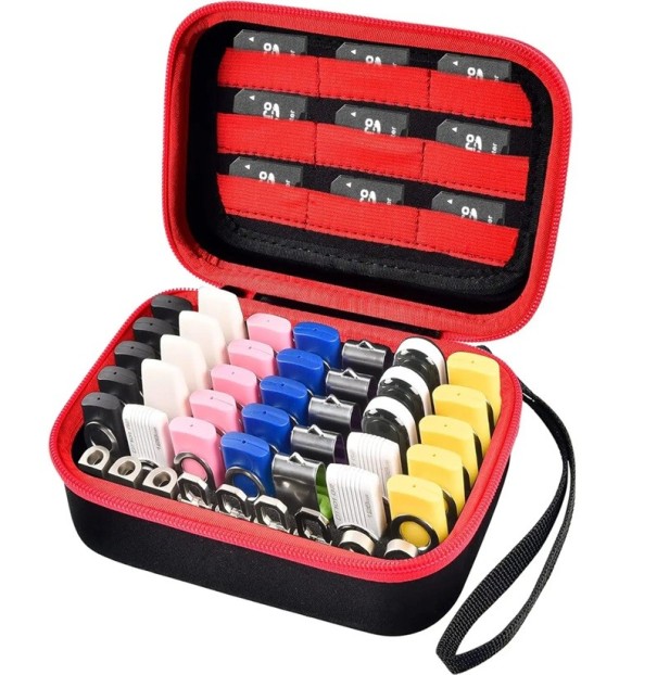 Estuche organizador para memorias USB y tarjetas SD, estuche protector de viaje negro con compartimentos. rojo