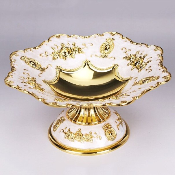 Etagère met ornamenten goud 1