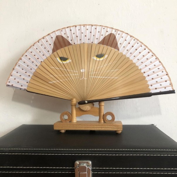 Éventail avec motif de chat marron clair