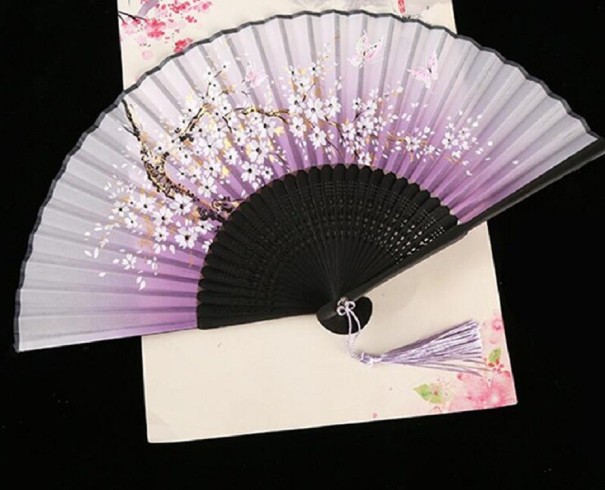 Éventail japonais avec motif floral 31