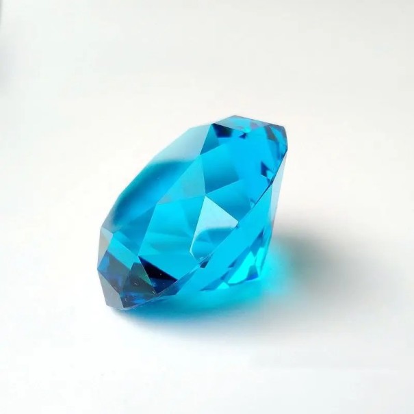 Farverig glasbrevvægt i diamantform 4 cm dekorativ krystalornament gave bryllup juledekoration juvel blå