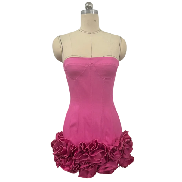 Feestminijurk met strapless korsetlijfje en veterdetail. Gelaagde rucherok voor een gedurfde feestelijke look. roze L