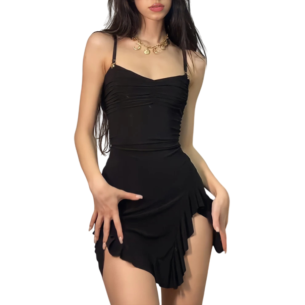 Fekete mini ruha aszimmetrikus szegéllyel Bodycon pántos ruha magas hasítékkal és finom rovátkolással a derekán M