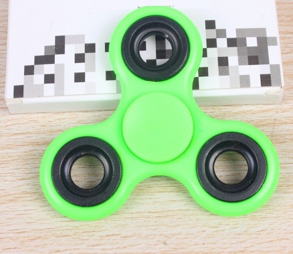 Fidget spinner A2225 zelená