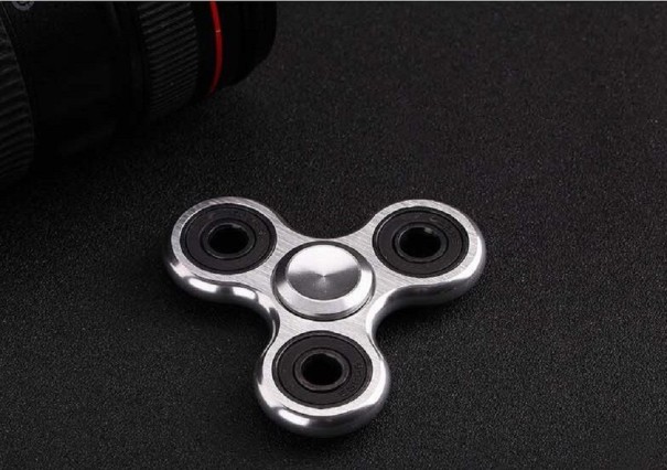 Fidget spinner metal A2214 sølv