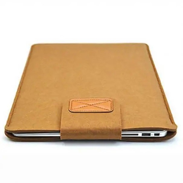 Filt-cover til tablet og MacBook Air Pro 15 tommer. Slankt beskyttelsescover af blødt filt. Stilfuldt etui. Neutral farve. Minimalistisk design. brun