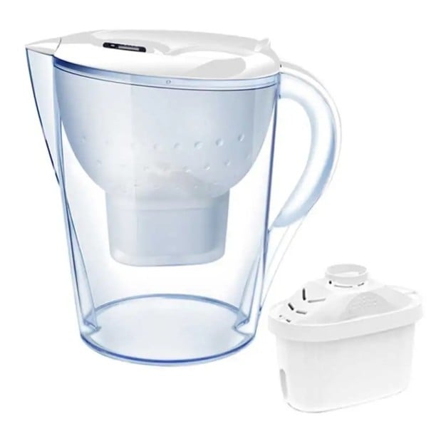 Filtračná kanvica na vodu s objemom 3,5 l a rozmermi 26 x 13,5 x 26 cm so 4 stupňami filtrácie, aktívnym uhlím, živicou, ukazovateľom životnosti biela