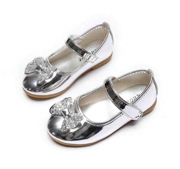 Flickballerinor i lackskinn med rosett silver 31