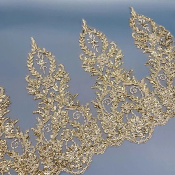 Flitrovaná dekoratívna látka s čipkovým lemom 36 cm x 91 cm Polyesterová trblietavá textilná látka na šitie zdobenie odevov kostýmov a dekorácie zlatá