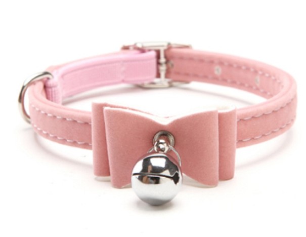 Fluwelen kattenhalsband met strik en belletje roze