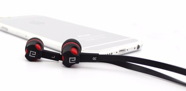 Fones de ouvido modernos preto