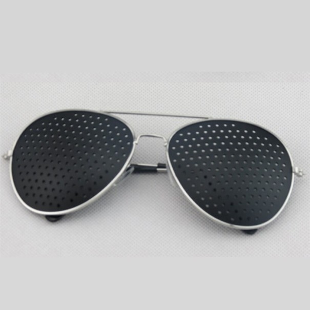 Gafas perforadas para mejorar la visión 1