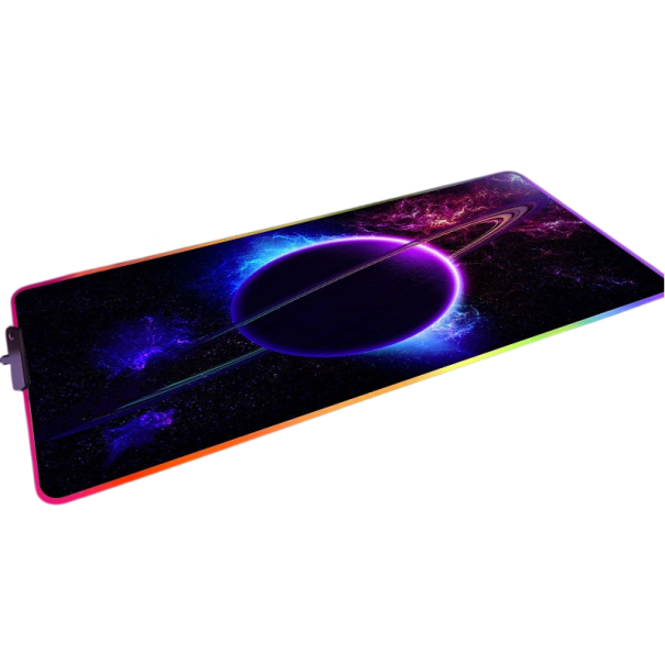 Gaming LED-Maus- und Tastaturunterlage 300x800x4 mm mit kosmischem Motiv von Planeten und bunten Nebeln in Blau, Lila und Rosa