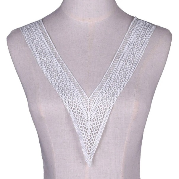 Geborduurde kant voor V-hals 24 x 35 cm Polyester decoratieve kant applicatie voor het naaien versiering van jurken blouses kleding textiel decoratie wit