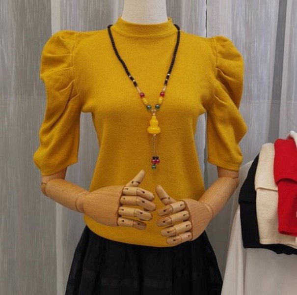 Gebreid T-shirt voor dames met geplooide mouwen mosterdgeel