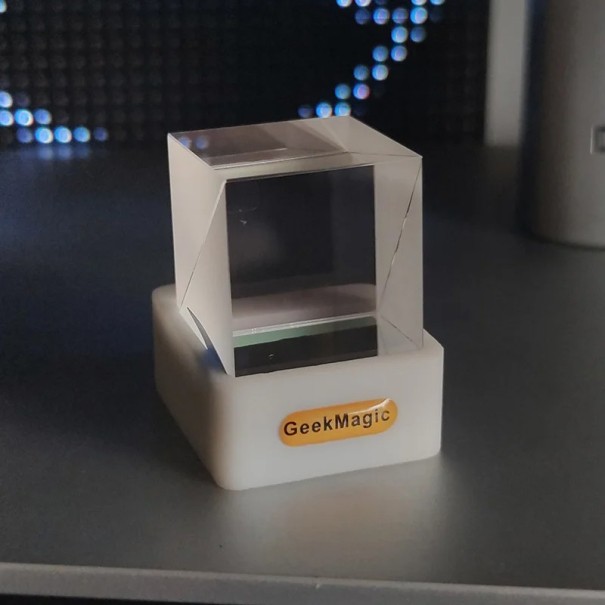 GeekMagic Smart Mini Display 38 x 35 x 31 mm WiFi-ur med vejr-LED, transparent kubepanel, USB-strøm, visning af tid og billeder hvid