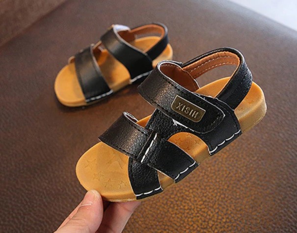 Gesteppte Sandalen für Kinder schwarz 23