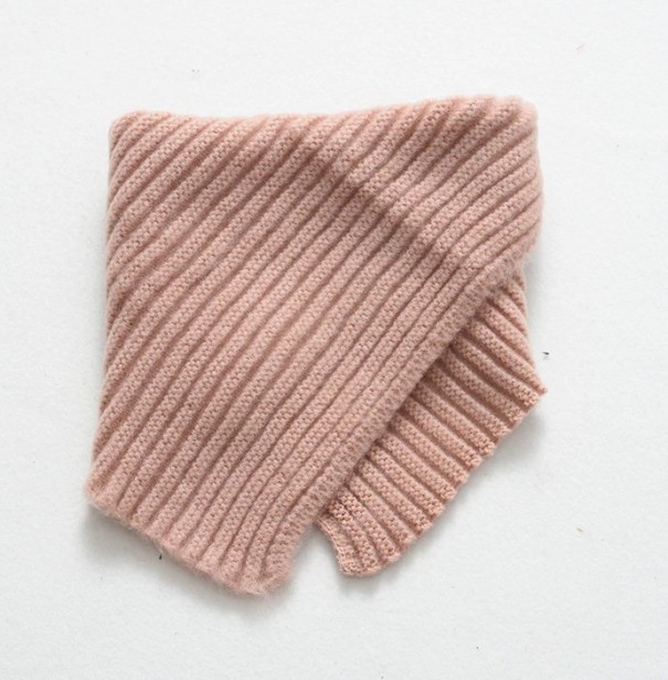 Gestreifter Strickschal für Kinder J3233 rosa