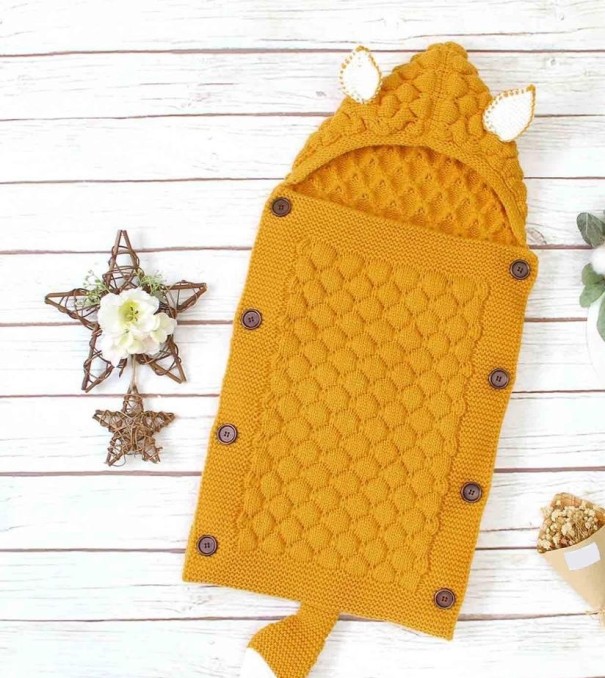 Gestrickte Kinderwagentasche dunkelgelb