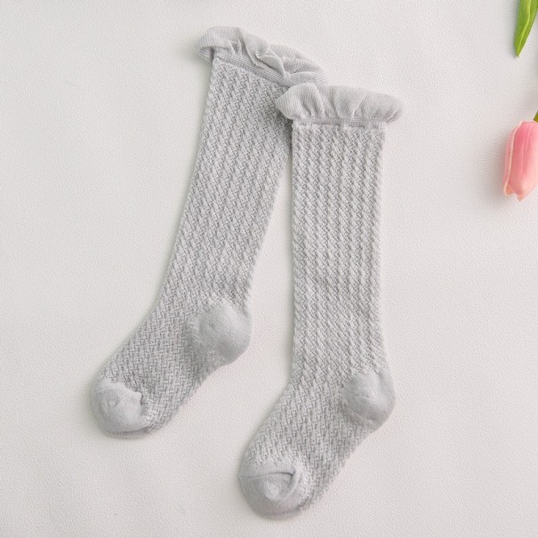 Gestrickte Mädchensocken mit Rüschen grau 3-6 Jahre