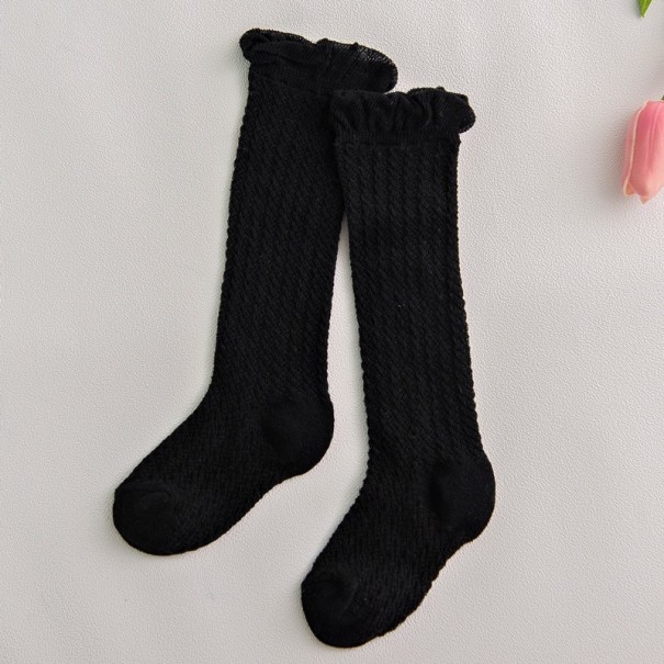 Gestrickte Mädchensocken mit Rüschen schwarz 0-3 Jahre