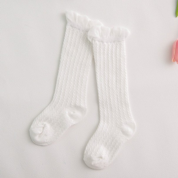 Gestrickte Mädchensocken mit Rüschen weiß 3-6 Jahre