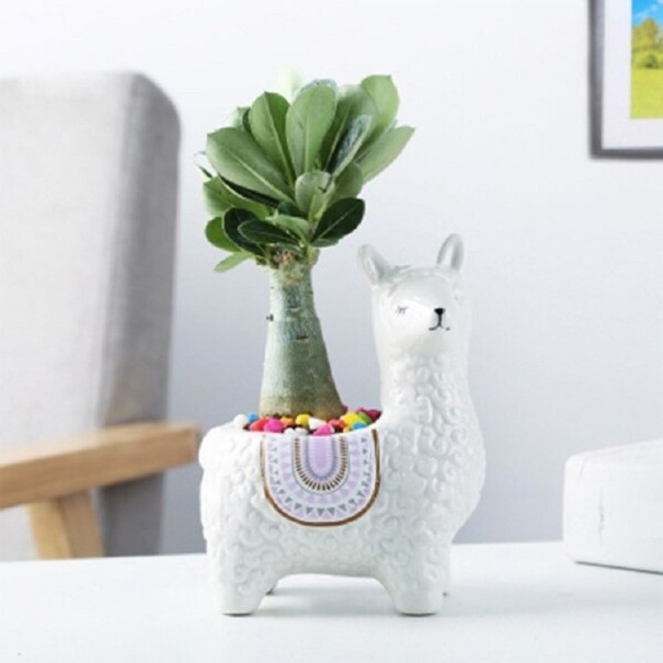 Ghiveci decorativ în formă de lama alb 2