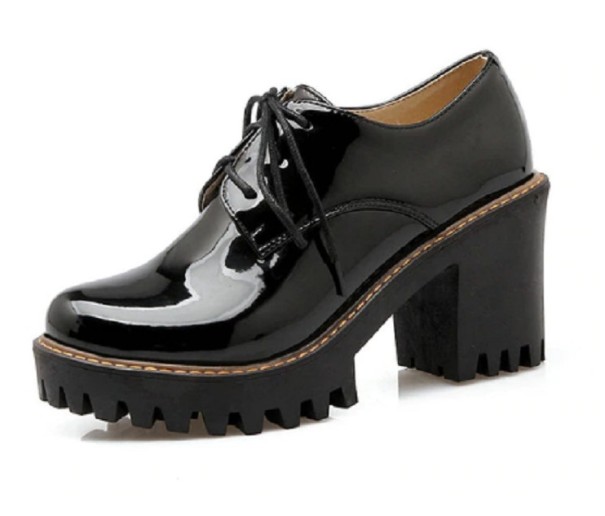 Glänzende Damenschuhe mit Absatz schwarz 38