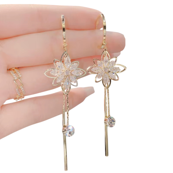 Glanzende lange oorhangers met zirkonia voor vrouwen bloemenontwerp luxe sieraden voor bruiloften en feesten 1