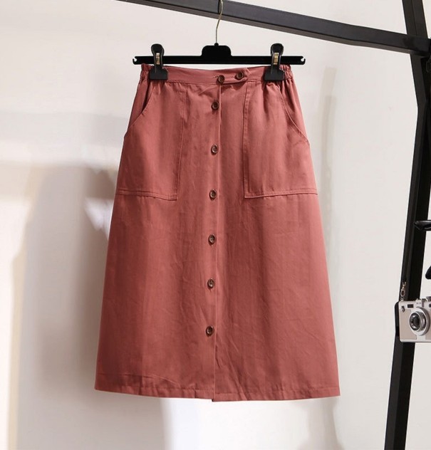 Gonna da donna con tasche e bottoni rosso mattone