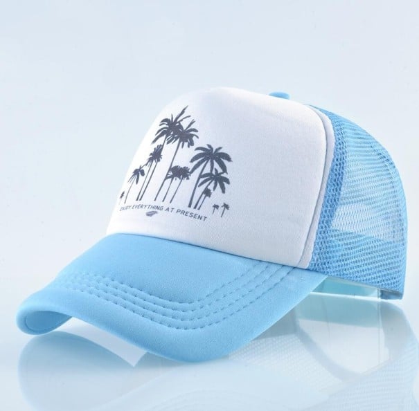 Gorra con palmeras azul claro