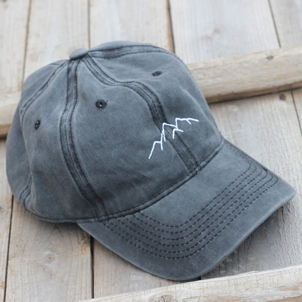 Gorra de hombre con montañas gris oscuro