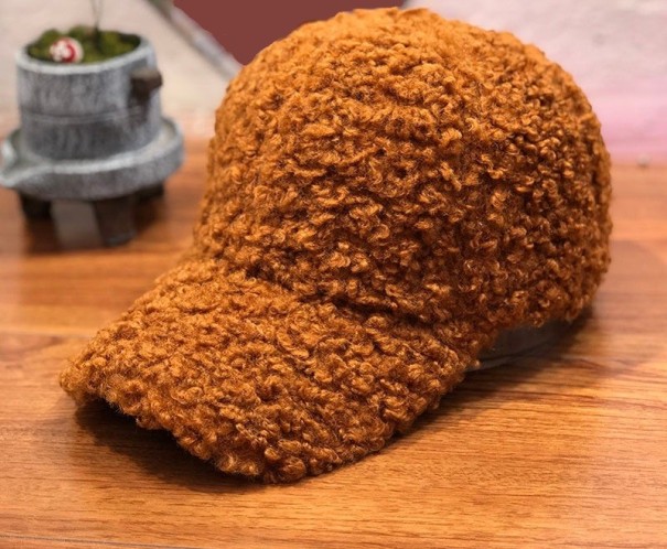 Gorra de invierno para mujer A2581 marrón claro