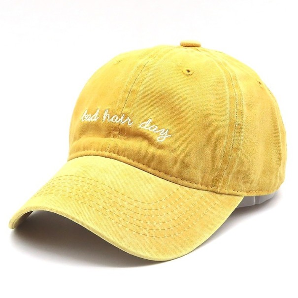 Gorra de mujer con inscripción T177 amarillo