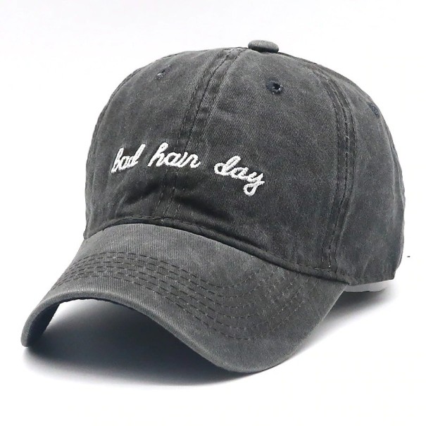 Gorra de mujer con inscripción T177 negro